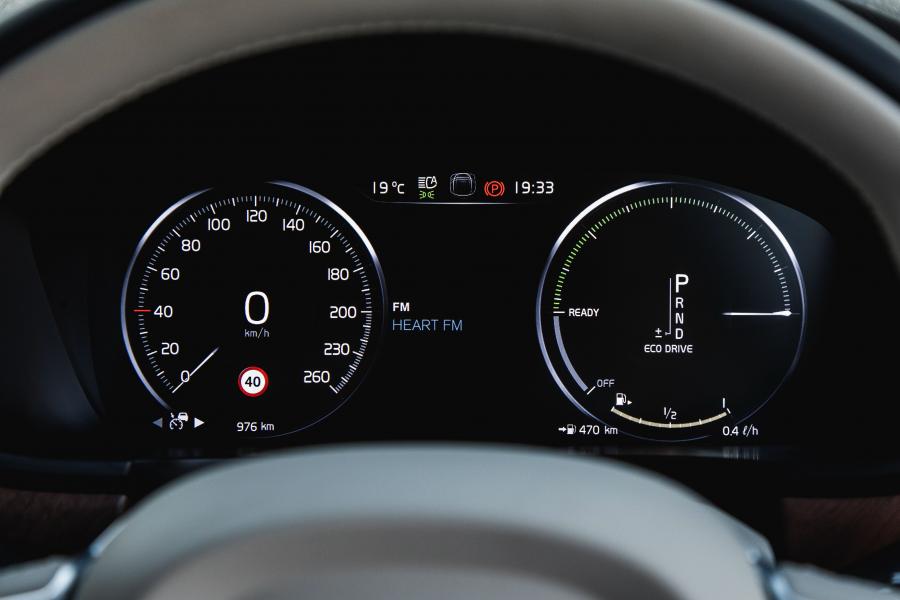 Панель приборов Volvo S90 D4 Inscription 2017 года  (ZA) (фото 2 из 8)